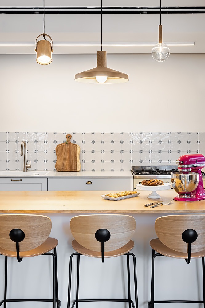 Wood and metal bar stools along the kitchen island
