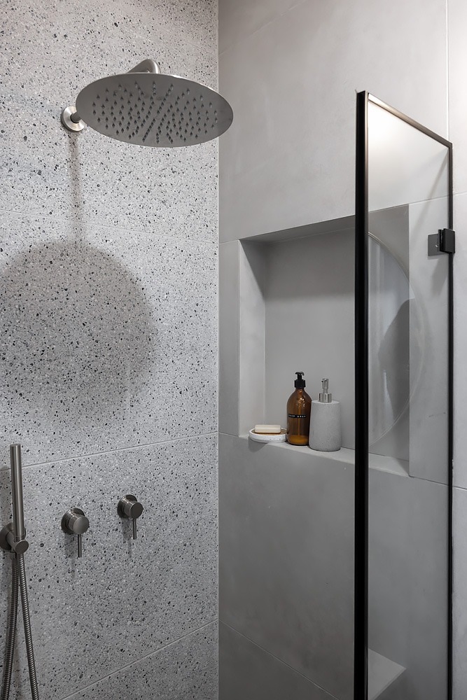 Shower with grey terrazzo and a built-in niche
