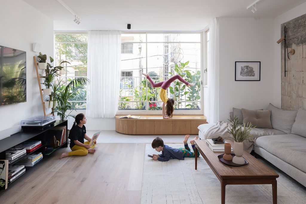 Bright living room with a wooden window bench and plants
