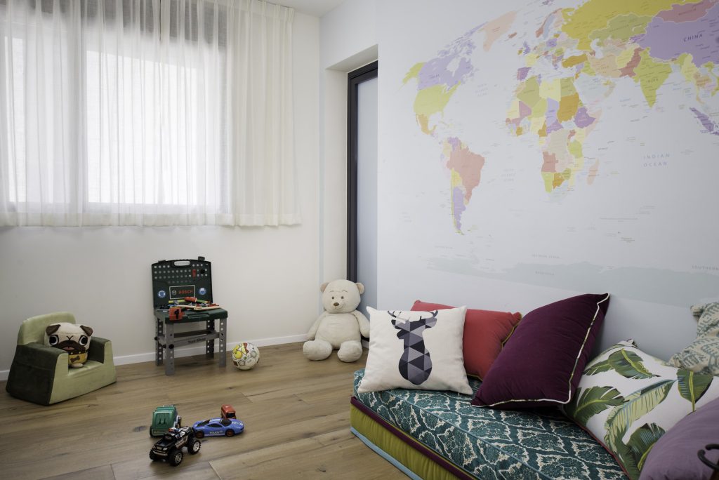 Play corner with world-map wallpaper and a daybed
