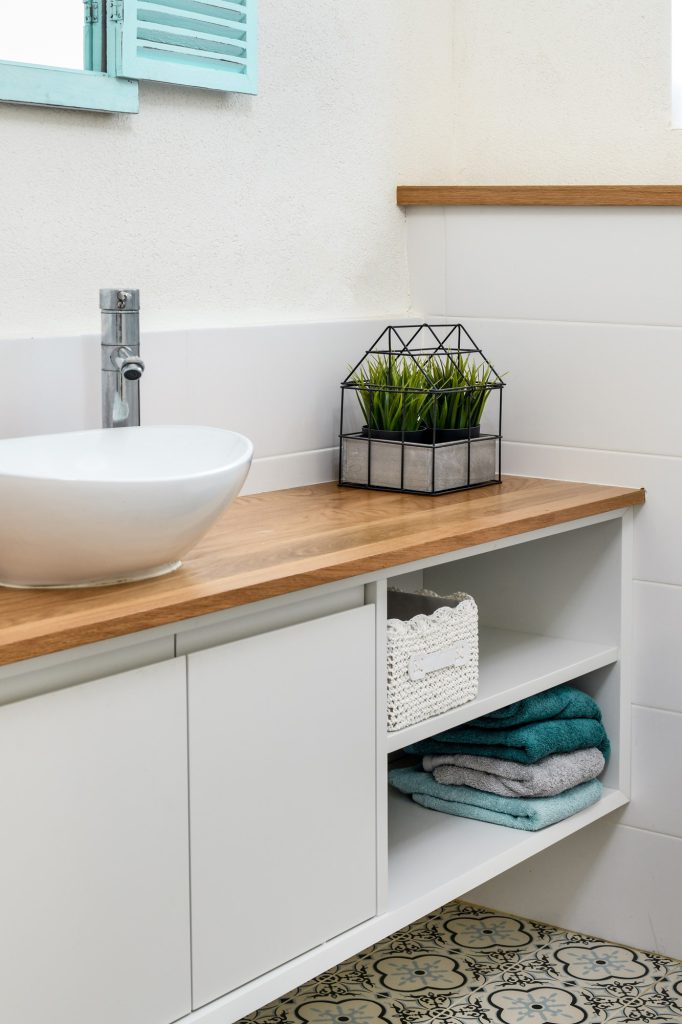 Detail: bowl basin on a wooden top with an open shelf