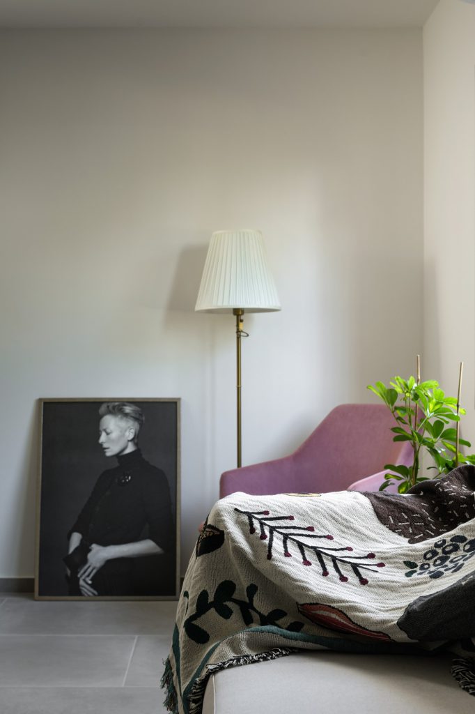 Floor lamp and a framed print leaning on the wall